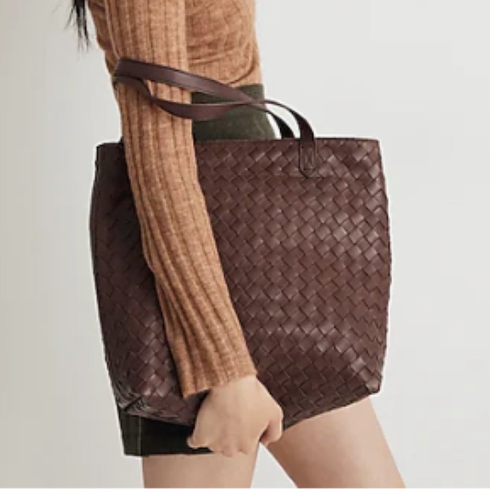 Madewell The Medium Transport Tote in Woven Leather